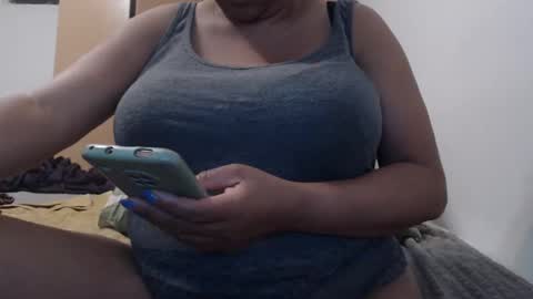 Snapshot of xxxbustybabe27x chatting on March 10, 10:45 pm Ayanda online show from March 10, 10:45 pm
