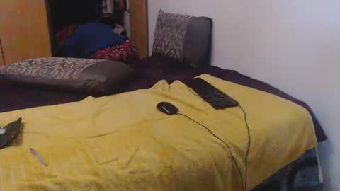 Snapshot of xxxbustybabe27x chatting on September 10, 9:26 pm Ayanda online show from September 10, 9:26 pm