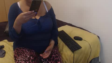 Snapshot of xxxbustybabe27x chatting on September 11, 6:52 pm Ayanda online show from September 11, 6:52 pm