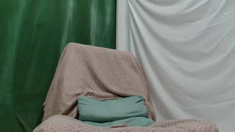 Snapshot of xxxlola_ chatting on April 10, 9:25 am Lola online show from April 10, 9:25 am