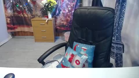 Snapshot of xxxnewlywedsxxx chatting on December 1, 1:05 pm Lana online show from December 1, 1:05 pm