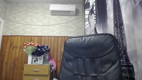 Snapshot of xxxnewlywedsxxx chatting on February 20, 6:41 pm Lana online show from February 20, 6:41 pm