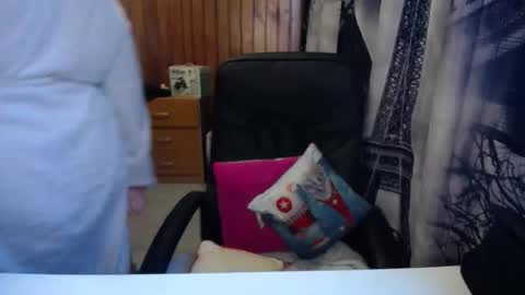 Snapshot of xxxnewlywedsxxx chatting on March 8, 5:55 am Lana online show from March 8, 5:55 am