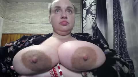 Snapshot of xxxnewlywedsxxx chatting on March 17, 5:49 pm Lana online show from March 17, 5:49 pm