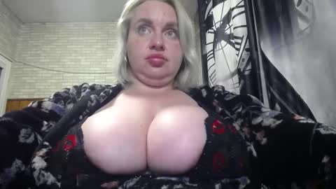 Snapshot of xxxnewlywedsxxx chatting on March 21, 10:57 pm Lana online show from March 21, 10:57 pm