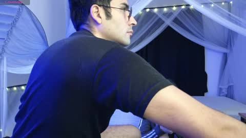 Snapshot of xxxvandersexxx chatting on April 21, 7:47 am July and Fer online show from April 21, 7:47 am
