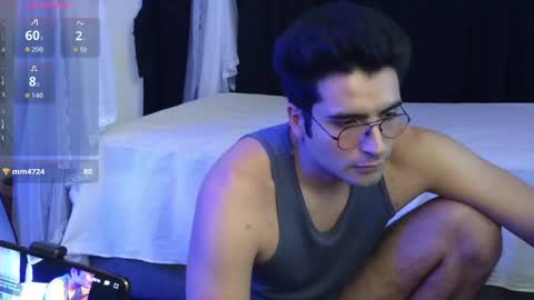 Snapshot of xxxvandersexxx chatting on April 23, 12:29 pm July and Fer online show from April 23, 12:29 pm