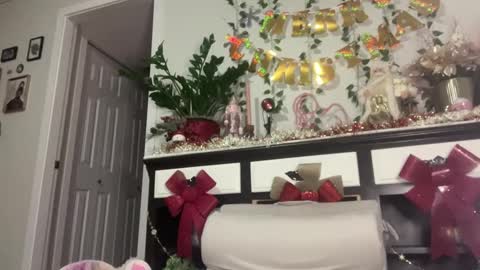 Snapshot of xyleialuv chatting on December 9, 2:13 am Xylea Luv online show from December 9, 2:13 am