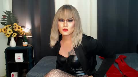 QueenMarina online show from December 17, 1:18 am