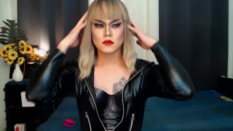 QueenMarina online show from January 1, 2:51 am