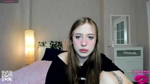 Snapshot of y0ung_lina18 chatting on September 27, 9:03 am Lina online show from September 27, 9:03 am