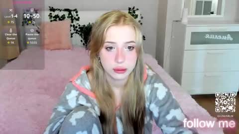 Snapshot of y0ung_lina18 chatting on October 4, 8:56 am Lina online show from October 4, 8:56 am