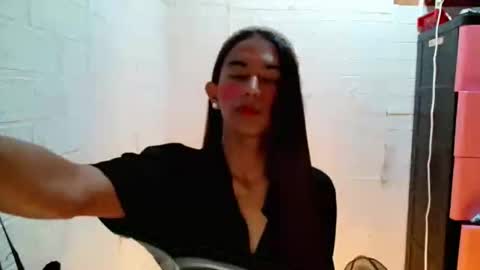 Snapshot of y_spicyhotbella chatting on December 15, 12:31 pm Bella online show from December 15, 12:31 pm