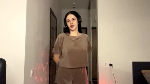 Snapshot of yaekomcmorran chatting on November 3, 6:53 pm Emily online show from November 3, 6:53 pm