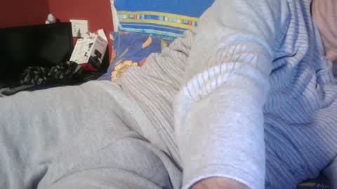 Snapshot of yahe2010 chatting on December 15, 2:08 am grillino online show from December 15, 2:08 am