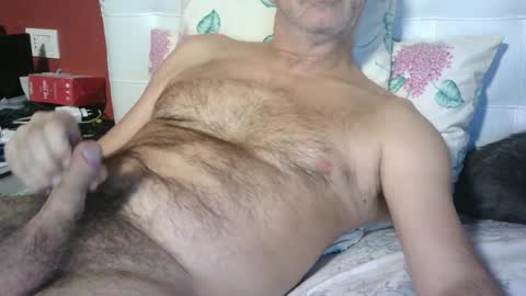 Snapshot of yahe2010 chatting on December 30, 5:04 am grillino online show from December 30, 5:04 am