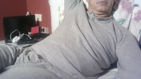 Snapshot of yahe2010 chatting on January 28, 2:11 am grillino online show from January 28, 2:11 am