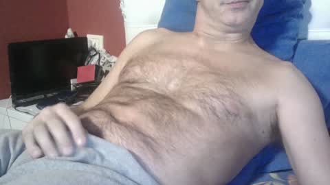 Snapshot of yahe2010 chatting on February 6, 12:54 am grillino online show from February 6, 12:54 am