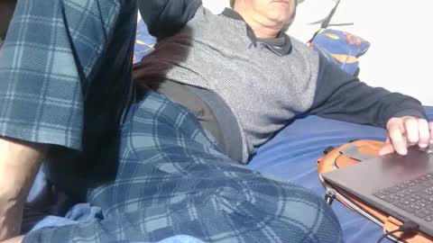 Snapshot of yahe2010 chatting on March 25, 12:38 am grillino online show from March 25, 12:38 am