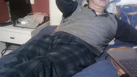 Snapshot of yahe2010 chatting on March 29, 2:55 am grillino online show from March 29, 2:55 am