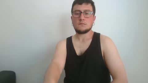 Snapshot of yakajoe97 chatting on April 24, 1:35 pm yakajoe97 online show from April 24, 1:35 pm