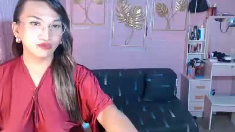 lorien gosper online show from September 19, 10:27 am
