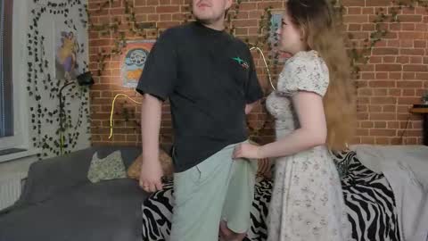 Snapshot of yami_yami_yami chatting on November 6, 12:17 pm Mia and Andry online show from November 6, 12:17 pm