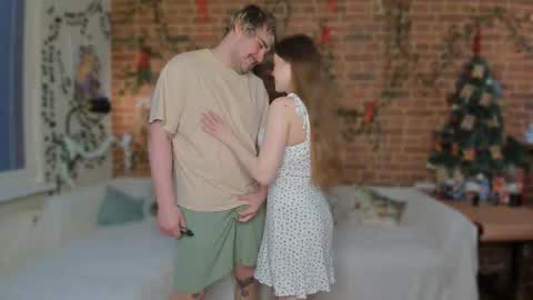 Snapshot of yami_yami_yami chatting on December 18, 12:33 pm Mia and Andry online show from December 18, 12:33 pm