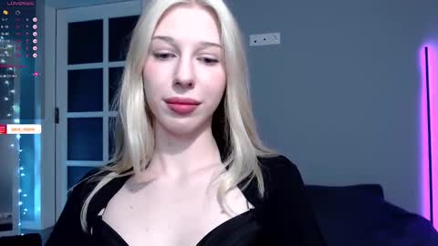 Yana  online show from December 3, 11:13 pm