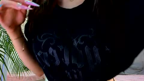 Snapshot of yana_miana chatting on June 1, 6:37 am Yana online show from June 1, 6:37 am