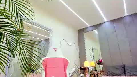 Snapshot of yana_miana chatting on June 11, 6:44 am Yana online show from June 11, 6:44 am