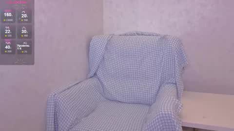 Snapshot of yana_squrel_22 chatting on December 13, 10:37 pm Yana online show from December 13, 10:37 pm