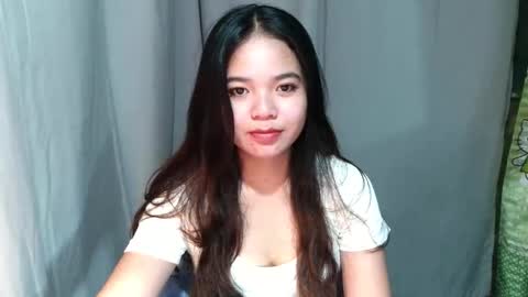 Snapshot of yana_summerr chatting on March 17, 2:42 pm YANA online show from March 17, 2:42 pm