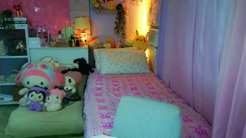 YANG AUDREY LONE online show from July 4, 12:39 am
