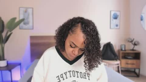 Snapshot of yarirose chatting on November 21, 2:05 pm Yary online show from November 21, 2:05 pm