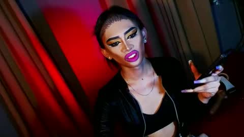 miss yasii online show from January 6, 1:30 pm