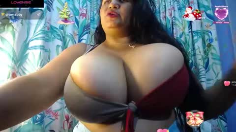 Yasmin online show from December 31, 9:06 pm