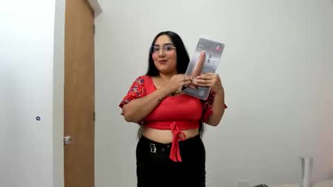 Snapshot of yasmin_ortiz chatting on March 9, 3:32 am Yasmin Ortiz online show from March 9, 3:32 am