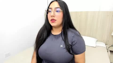 Snapshot of yasmin_ortiz chatting on March 13, 3:46 am Yasmin Ortiz online show from March 13, 3:46 am