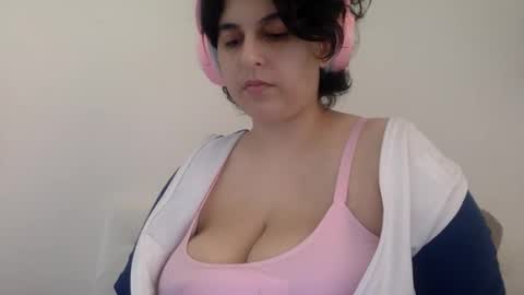 Snapshot of yasminebbyxx chatting on March 16, 10:25 pm yasminebbyxx online show from March 16, 10:25 pm