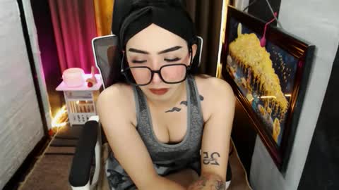 yassiered online show from October 25, 8:55 am