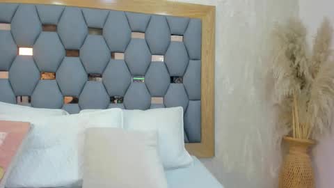 yayi derek  online show from November 27, 11:34 am