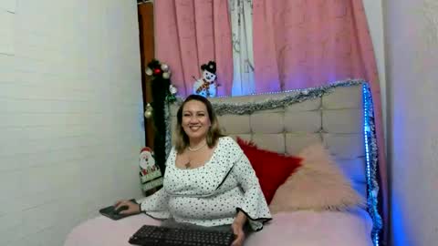 Snapshot of yayita_mature chatting on December 20, 7:50 pm yayita online show from December 20, 7:50 pm