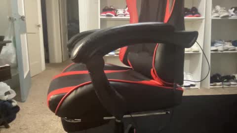 Snapshot of yeahitsrell2 chatting on March 2, 8:59 am Yeahitsrell online show from March 2, 8:59 am