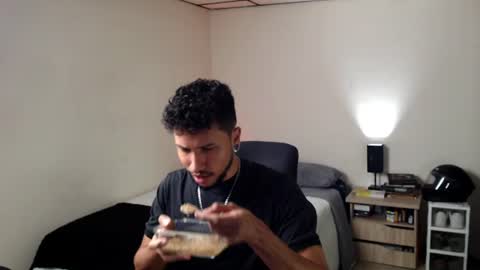 Snapshot of yeff_stone chatting on July 16, 12:27 am yeff online show from July 16, 12:27 am