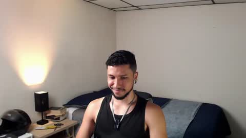 Snapshot of yeff_stone chatting on July 28, 12:18 am yeff online show from July 28, 12:18 am