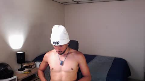 Snapshot of yeff_stone chatting on August 1, 1:38 am yeff online show from August 1, 1:38 am