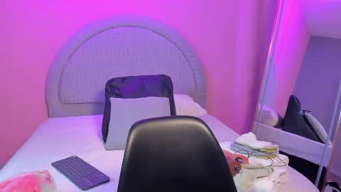 yeika_foxy online show from June 26, 11:47 am