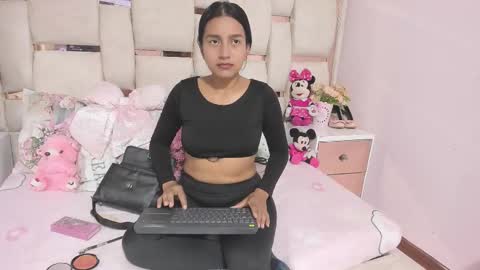 Snapshot of yeinsoliveros chatting on December 3, 11:08 am Yeins online show from December 3, 11:08 am