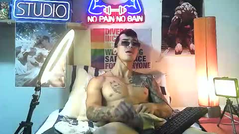 yeisoncastellanos1999 online show from October 14, 11:16 pm